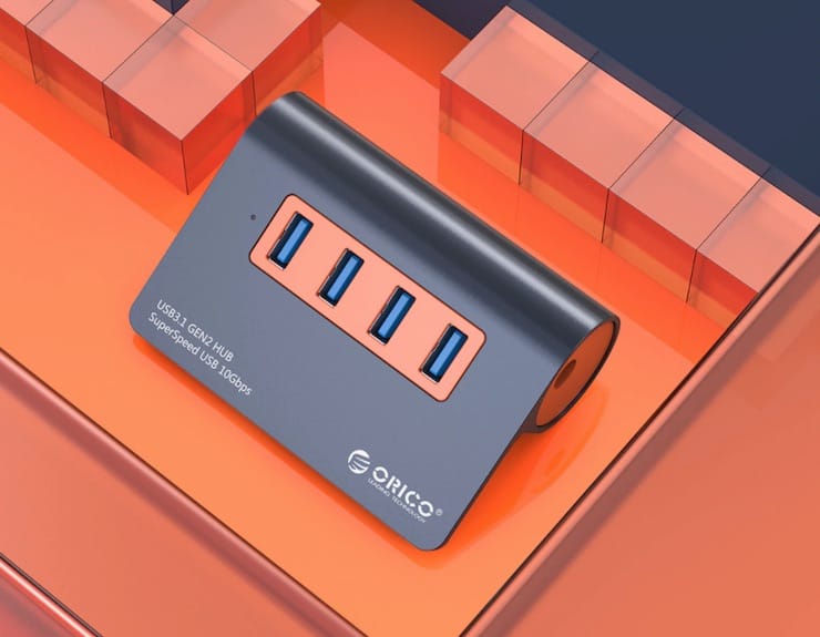 Aluminum USB hub for computer with USB 3.1 support