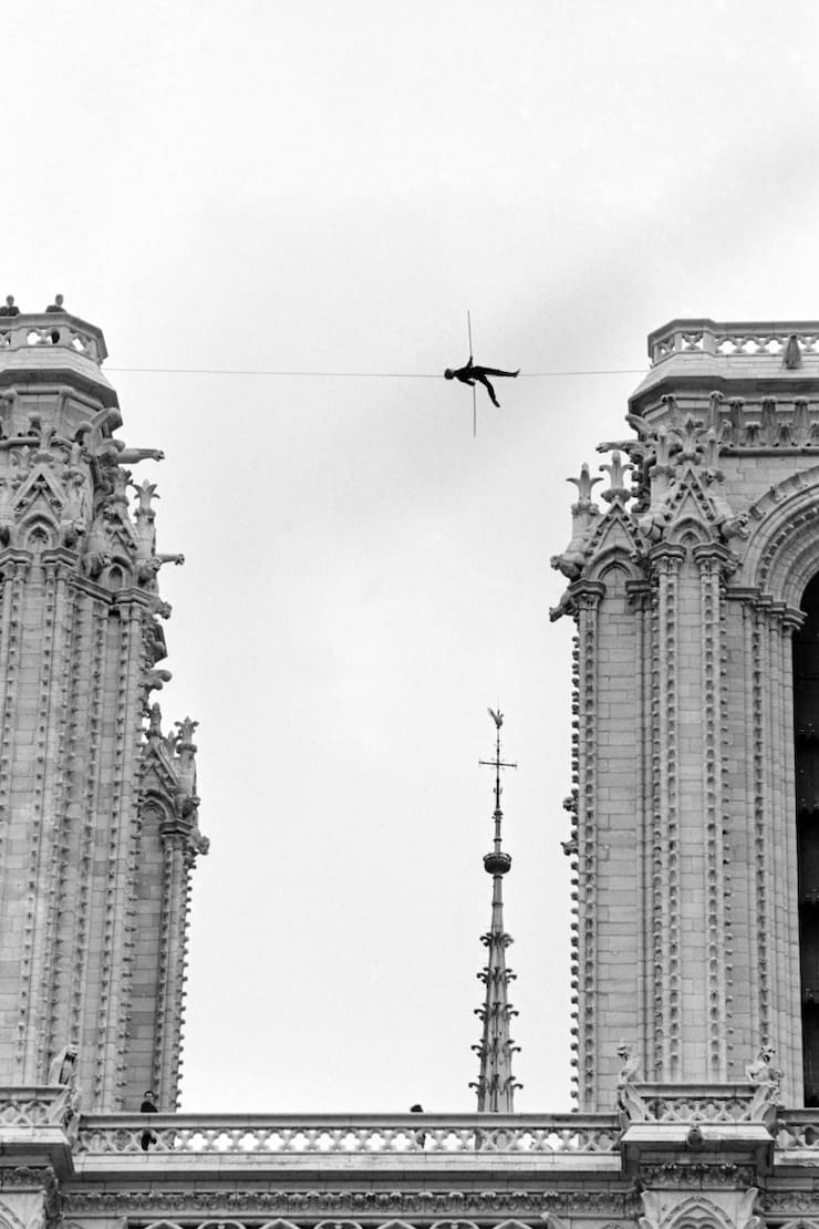 Entre les gratte-ciel sur un câble sans filet de sécurité : l'histoire incroyable de Philippe Petit