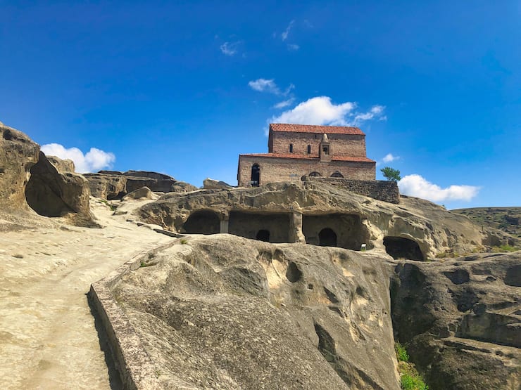 Уплисцихе - скальный древний город в Грузии