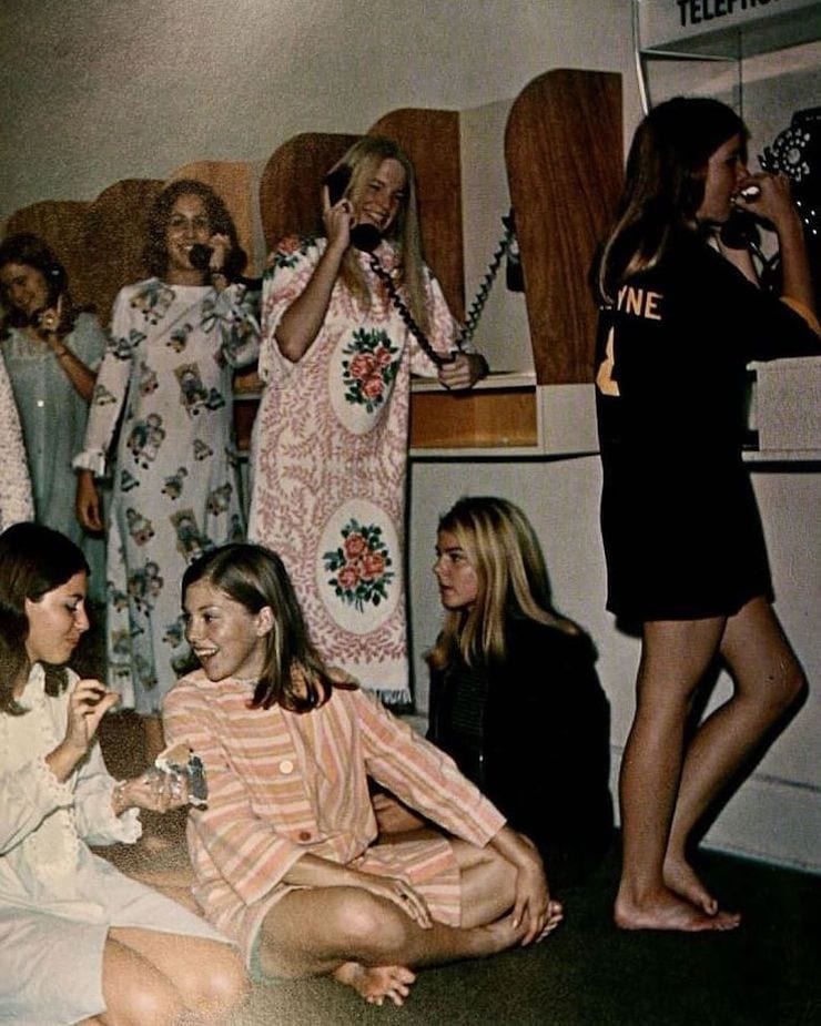 Связь с семьей, 1970-е