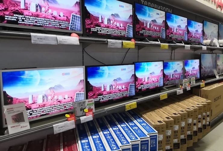 Почему в магазине все телевизоры показывают одно и тоже?