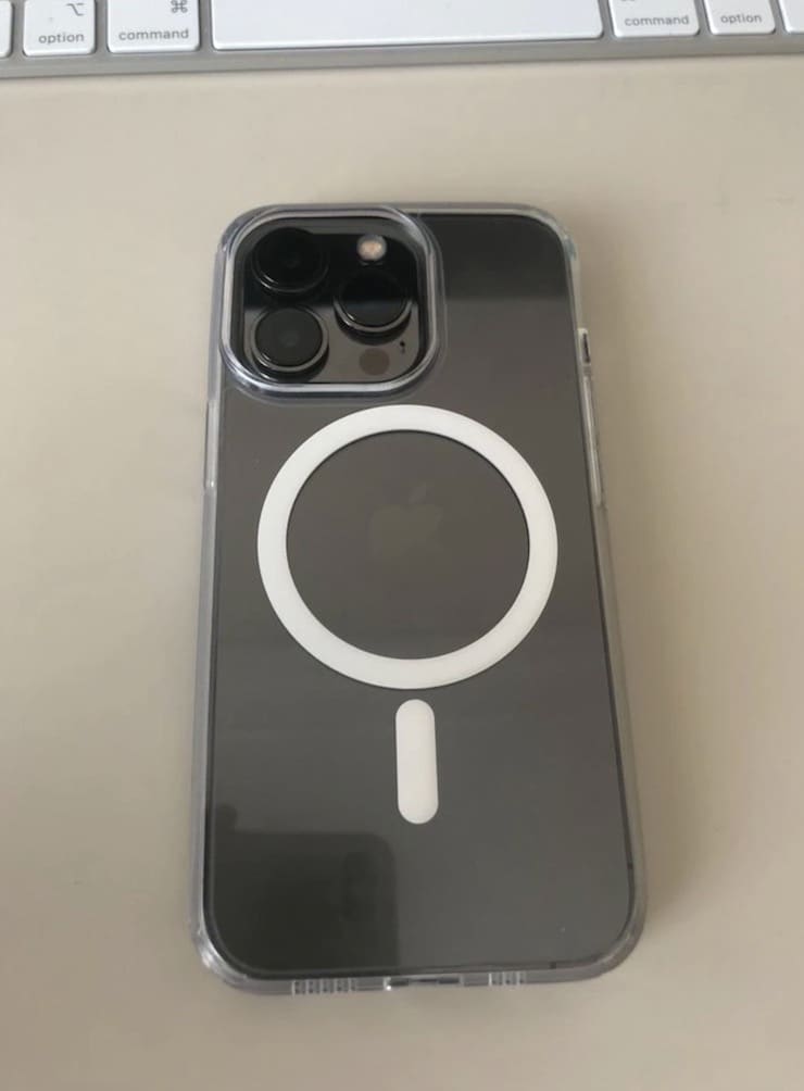 Силиконовый прозрачный чехол для iPhone с поддержкой MagSafe