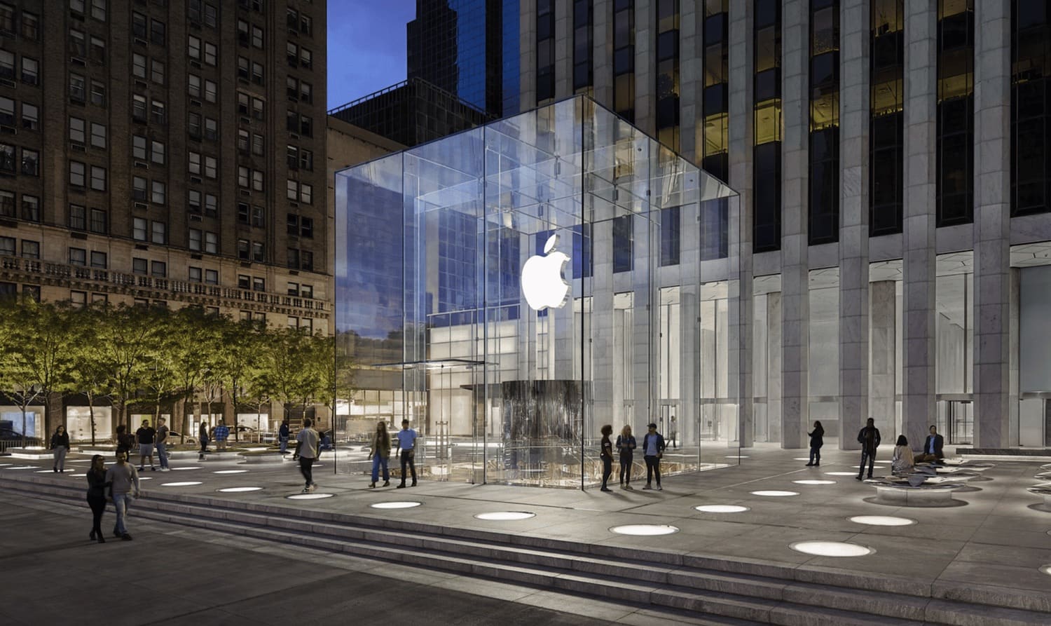 Apple Store на Пятой авеню в Нью-Йорке