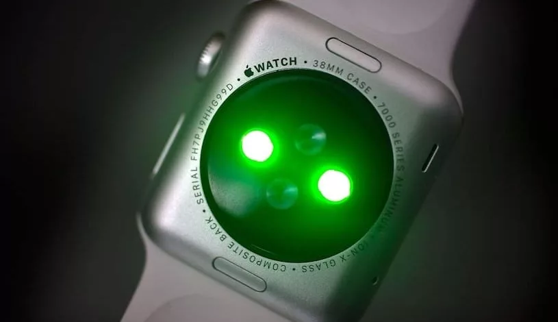 Зеленые светодиоды на Apple Watch