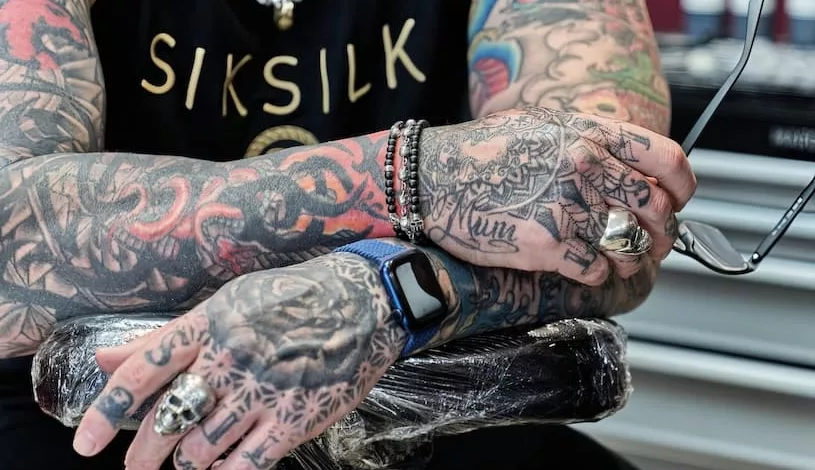 Почему Apple Watch не работают на руках с татуировками?
