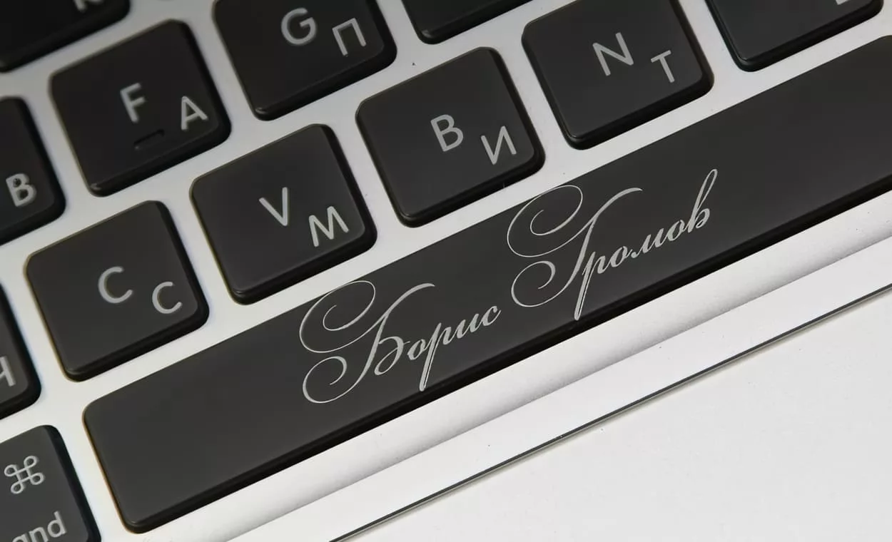 Лазерная гравировка клавиатуры MacBook: влияет ли на гарантию ноутбука?
