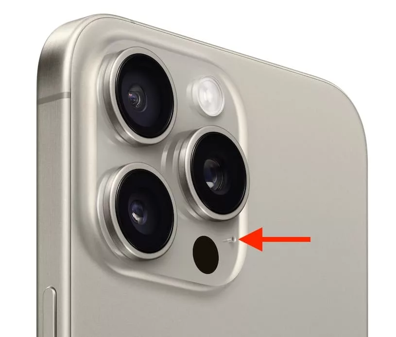 Для чего нужна черная точка на задней панели в iPhone?