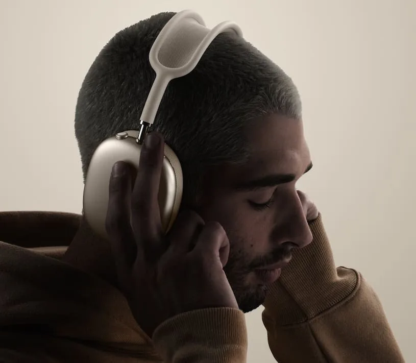 airpods max 2 lifestyle