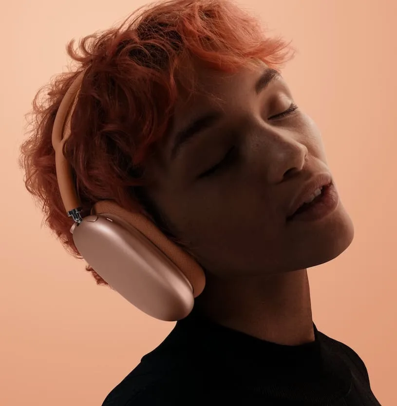 airpods max 2 lifestyle