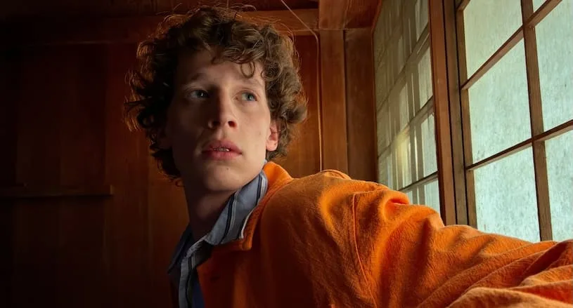 iphone 17 e фотография, созданная в условиях низкого освещения