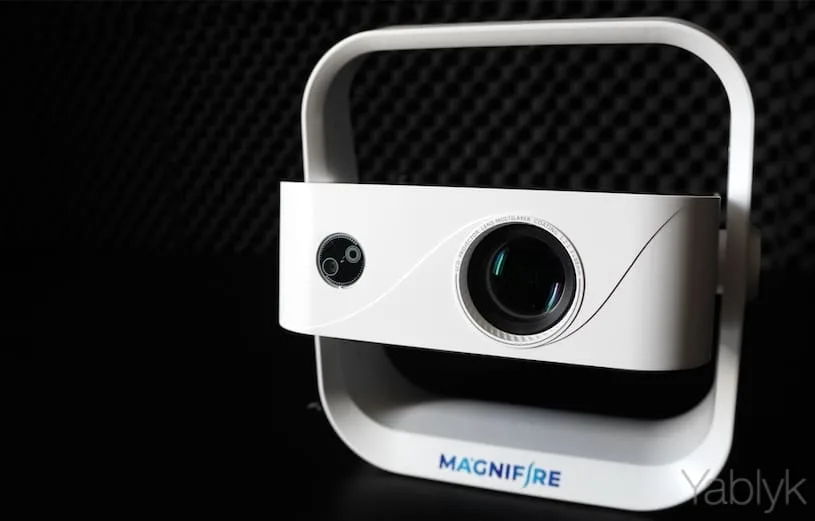 Magnifire Universe: недорогой проектор с сенсорным экраном