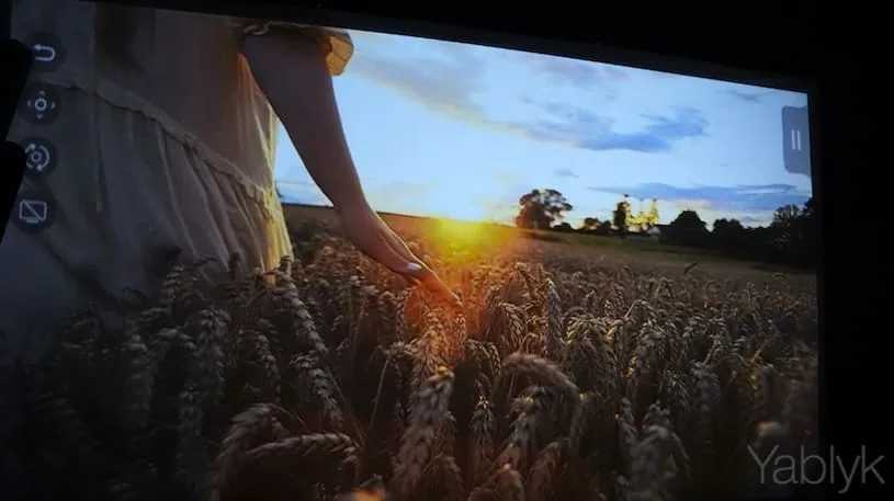 Magnifire Universe: недорогой проектор с сенсорным экраном