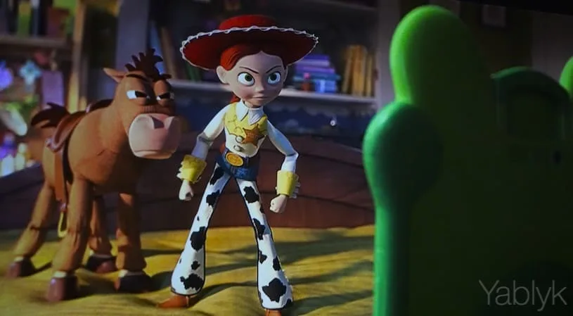 Magnifire Universe: недорогой проектор с сенсорным экраном