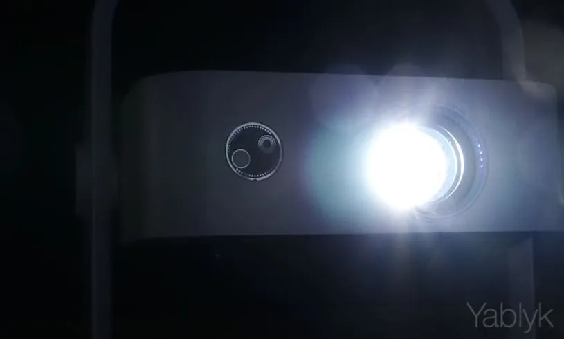 Magnifire Universe: недорогой проектор с сенсорным экраном