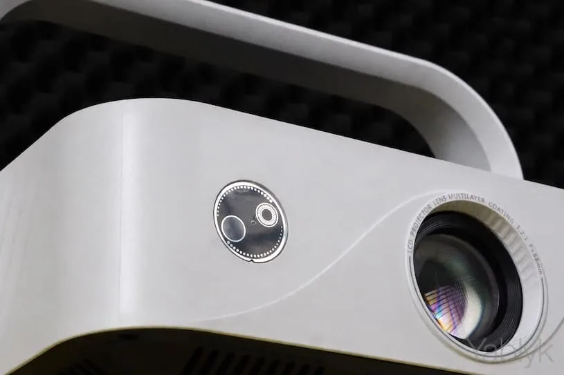 Magnifire Universe: недорогой проектор с сенсорным экраном